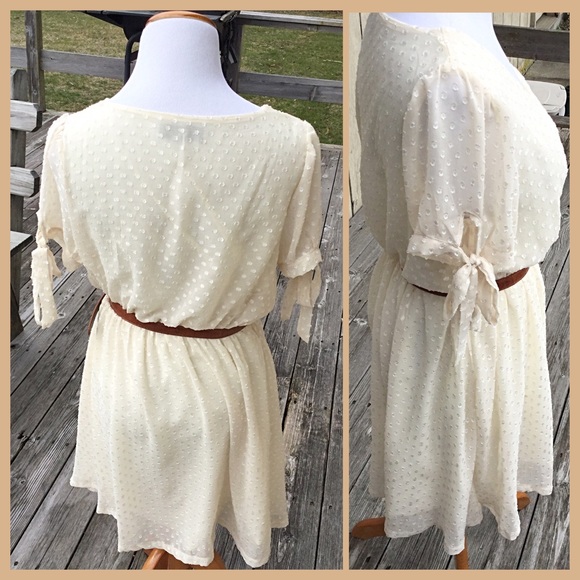 $5 ⭐️ Lightweight Polka Dot Dress w Belt - Picture 2 of 4