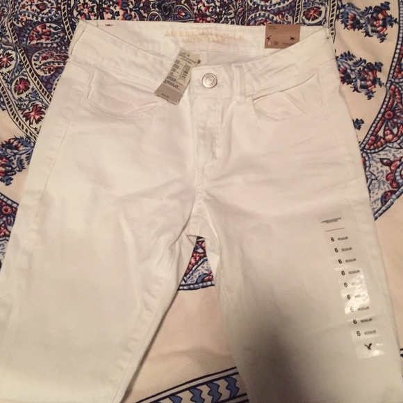 NWT American Eagle white straight leg jeggings