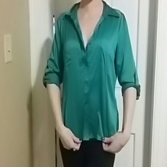 Soft Green Silk/back laced blouse - Picture 1 of 4