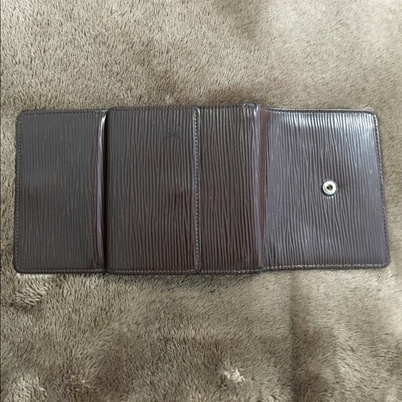 ❌SOLD❌Authentic Louis Vuitton Epi Leather Wallet - Picture 3 of 4