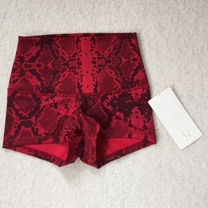 Lululemon Boogie Short Roll Down