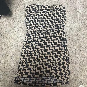 Patterned strapless dress