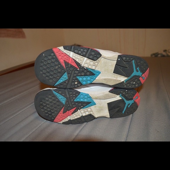 Air Jordan 6 (black, blue, red, and white) - Picture 3 of 4