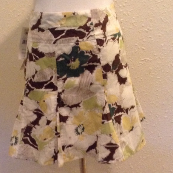 💕💕lovely mini skirt from BCBG💕💕 - Picture 2 of 4