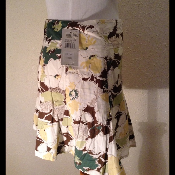 💕💕lovely mini skirt from BCBG💕💕 - Picture 3 of 4