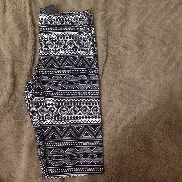 black and white patterned leggings