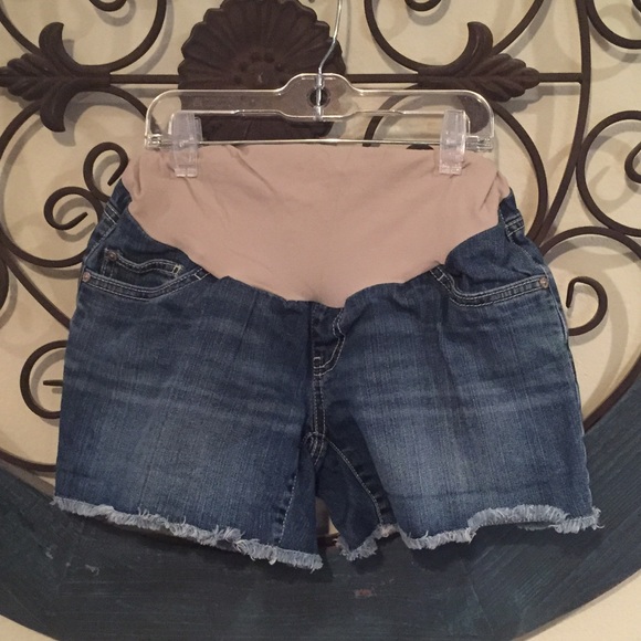 Maternity shorts