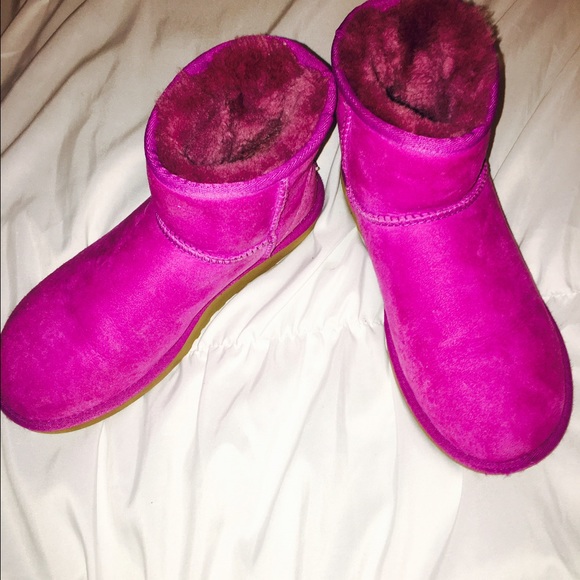 Gently used pink short UGG boots - Picture 2 of 4