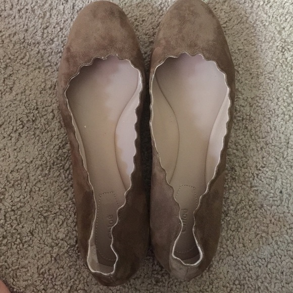 Chloe scalloped flats