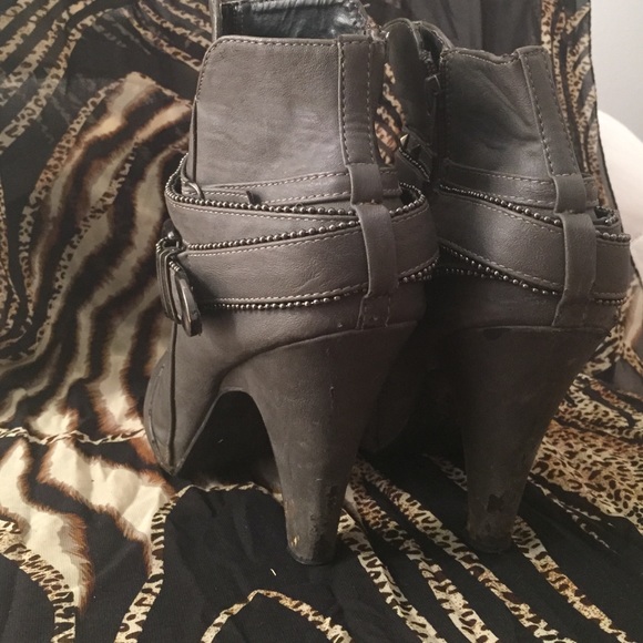 Adorable booties! - Picture 2 of 4