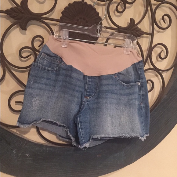 Maternity shorts