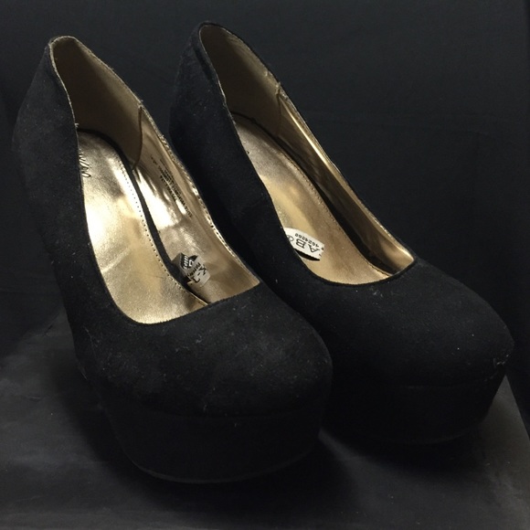 Black wedges, size 8.5