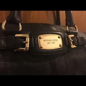 ✨Used Michael Kors Black & Gold satchel ✨