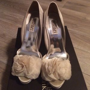 Badgley Mischka cream heels