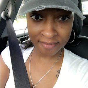 Meet your Posher, Nia