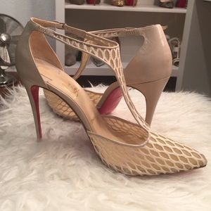 Christian Louboutin off white heels size 40.5 Christian Louboutin off white heels size 40.5