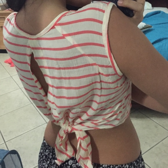 Crop Tops - Picture 4 of 4