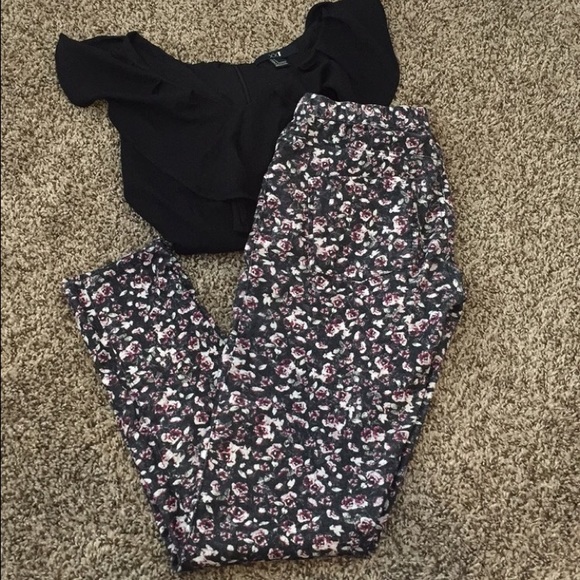 ❌SOLD❌Floral jeggings
