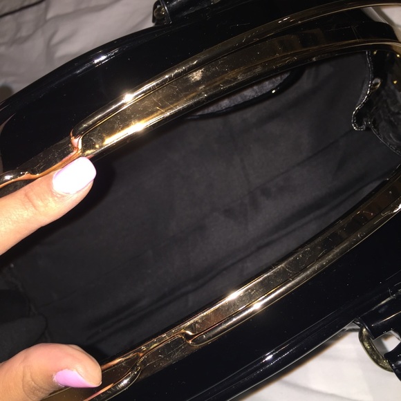 Chic Handbag - image 3