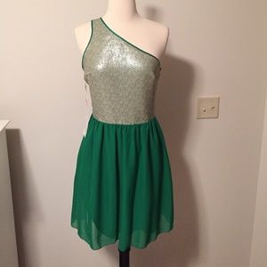 HP 🎉 NWT Kensie dress!