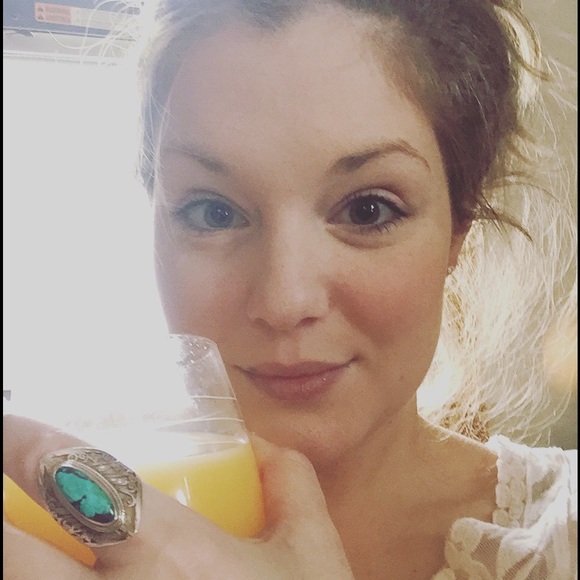 Meet your Posher, Danielle🍾 - Picture 2 of 4