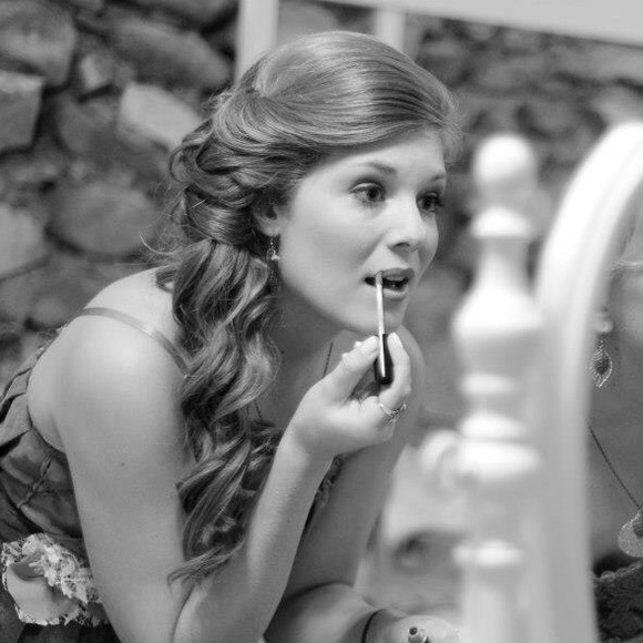 Meet your Posher, Danielle🍾 - Picture 4 of 4