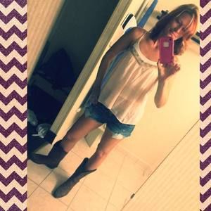 Meet your Posher, Cassandra