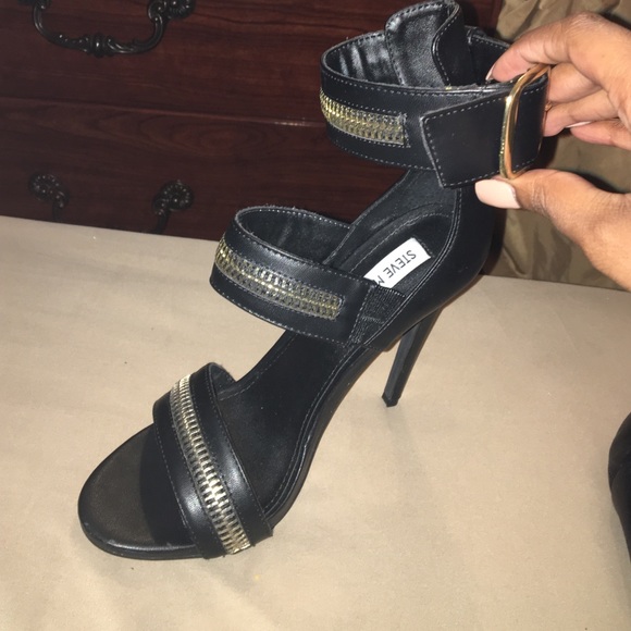 Steve Madden Sexy zipper heal.