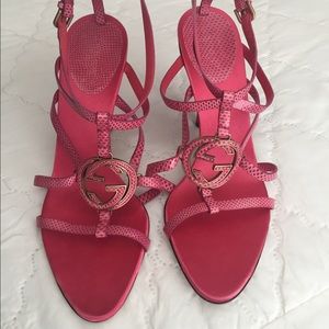 Gucci pink logo heels