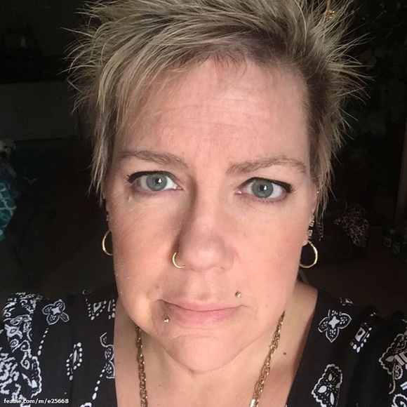 Meet your Posher, Beth - Picture 1 of 1