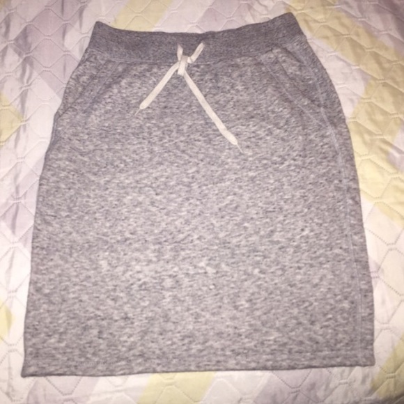 Skirt with pockets and drawstrings