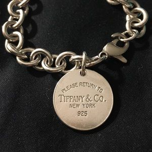 Return to Tiffany & Co round tag bracelet