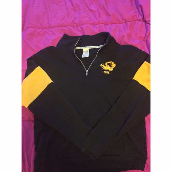 VS Pink Mizzou pullover!
