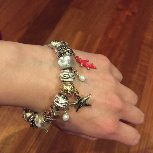 New✨Charm Bracelet - Picture 3 of 3
