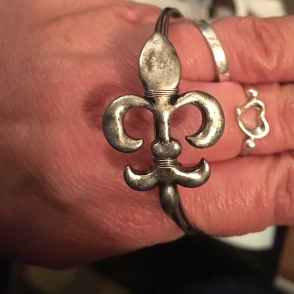 Fleur de Lis bangle
