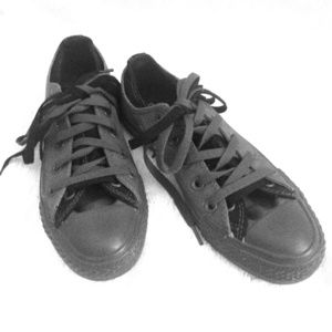 NEVER WORN Converse shoes