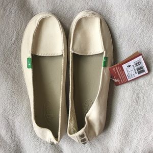 Brand NEW Sanuk Flats