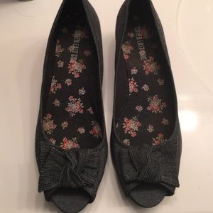 Grey peep-toe kitten heel shoes