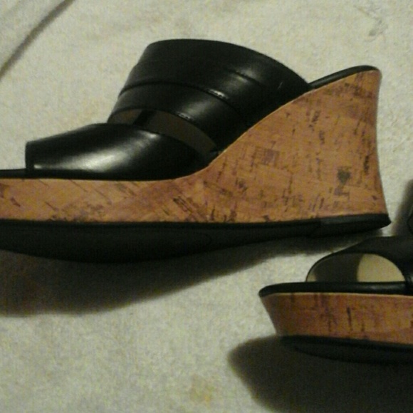 Sandle - Picture 2 of 2