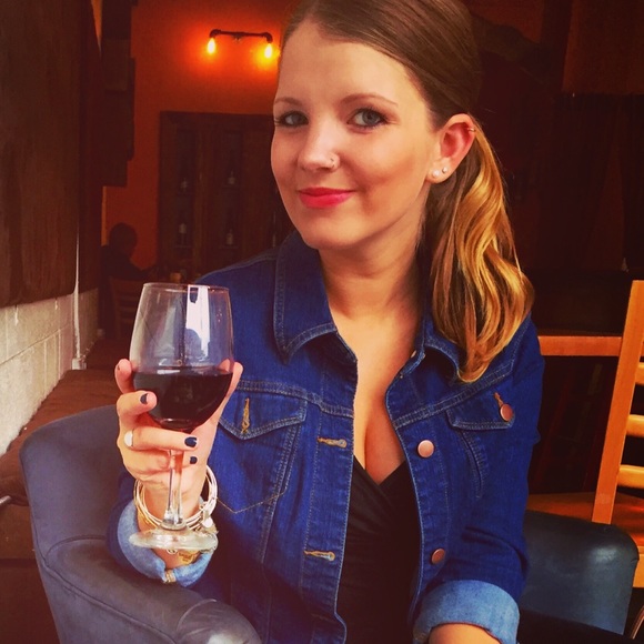 Meet your Posher, Alicia