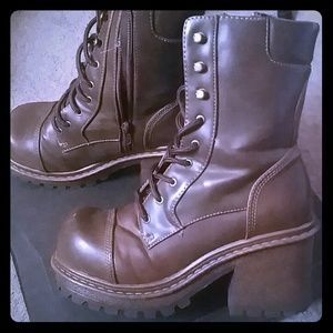 Combat boots