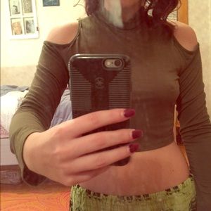 Long sleeved, turtle neck, crop top!