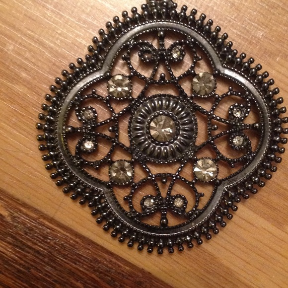 Gorgeous Necklace - Picture 2 of 3