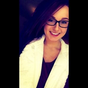 Meet your Posher, Hannah