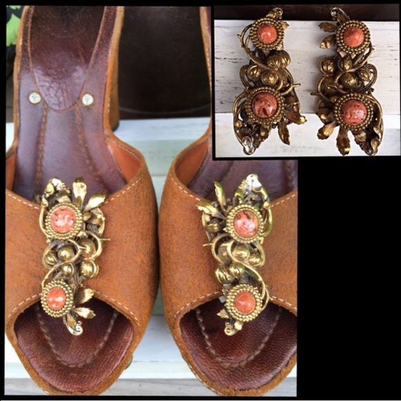CLIPS Stunning Brass & Stone Vintage Accessory
