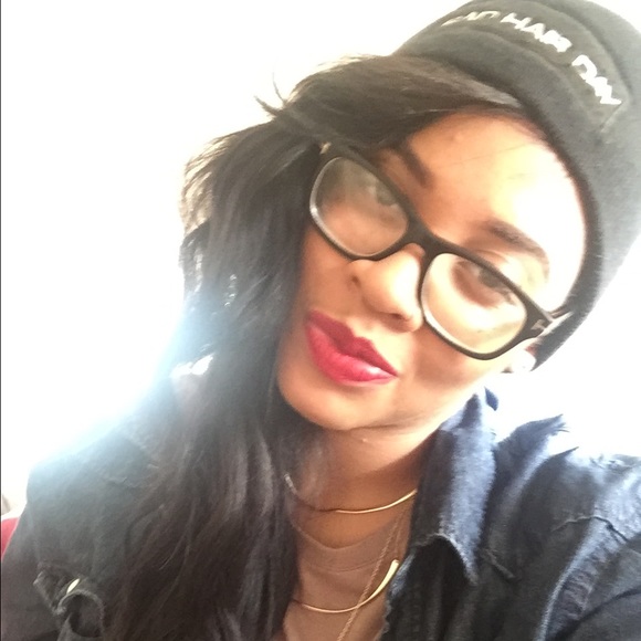 Meet Your Posher - Picture 2 of 4