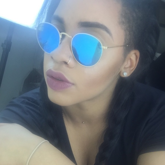 Meet Your Posher - Picture 3 of 4