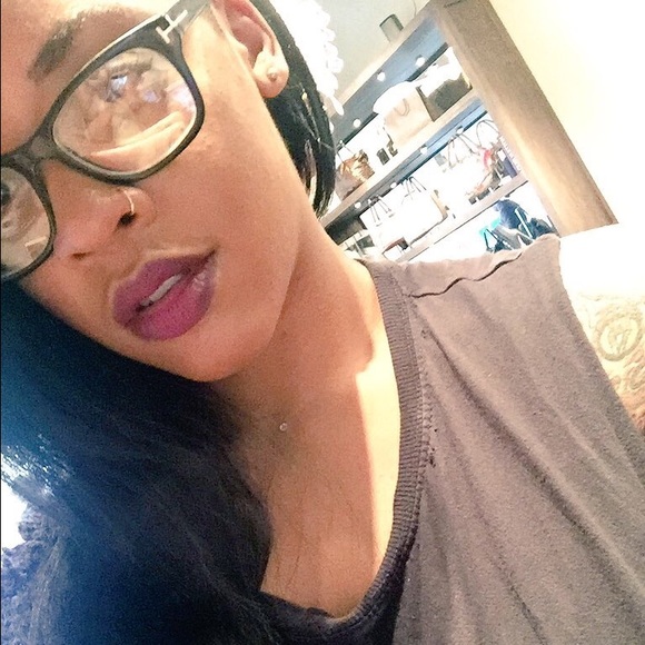 Meet Your Posher - Picture 4 of 4