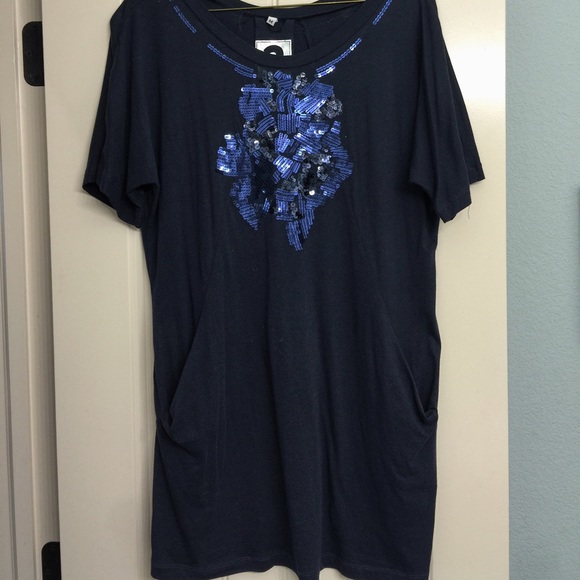 Long T-shirt dress w sequin pattern