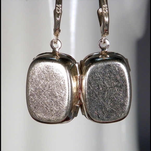 Classical Baguette Striking earrings - Picture 2 of 3